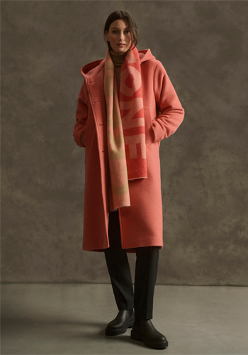 Creenstone. Fashionable women's raincoats, coats and jackets.